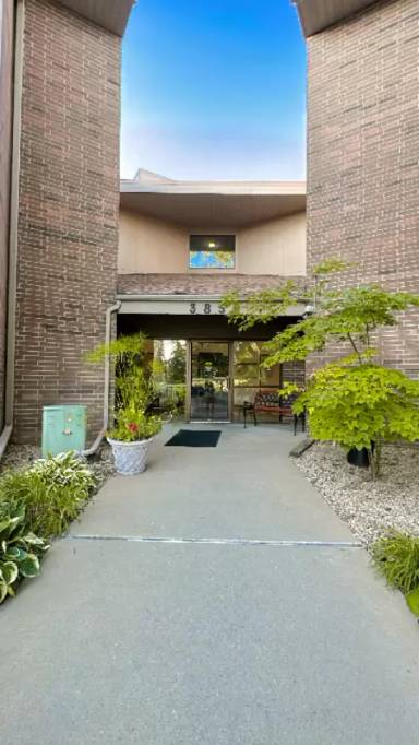 Main picture of 3850 Plymouth Blvd