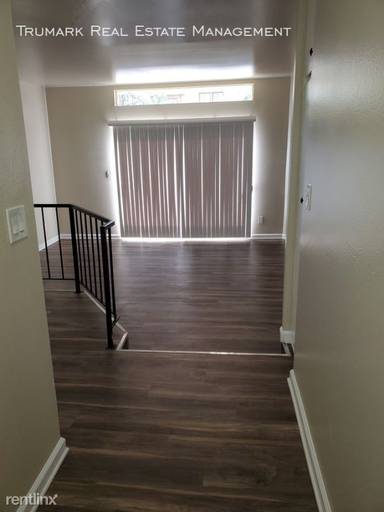 Main picture of 14605 Burbank Blvd