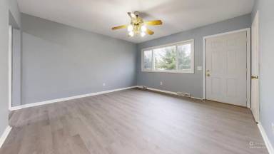 Main picture of 691 Elm St