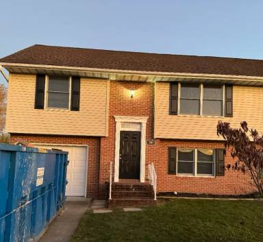 Main picture of 10 Squire Cir