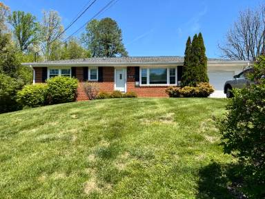 Main picture of 502 N Gilmer Park