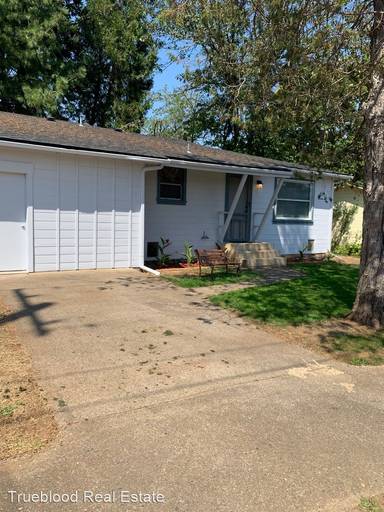 Main picture of 651 NE Christian St
