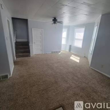 Main picture of 127 W 8th St
