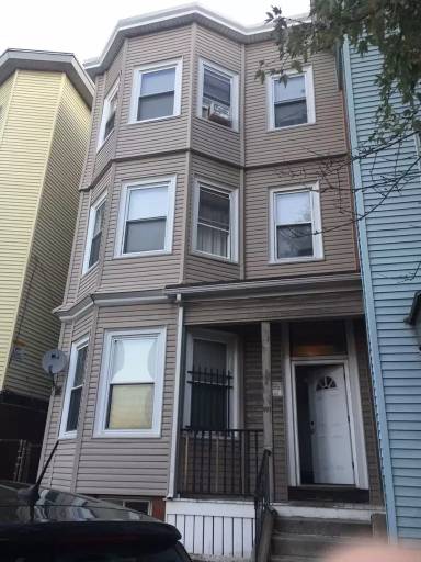 Main picture of 391 Meridian St