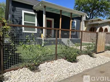 Main picture of 2102 Holly St