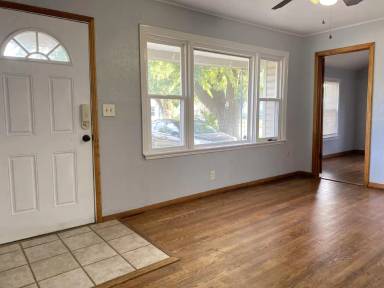 Main picture of 315 E Steed Dr