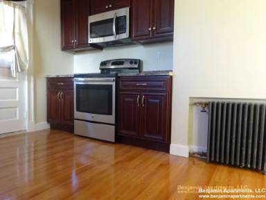 Main picture of 18 Brackett St