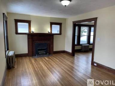 Main picture of 744 Belmont St