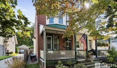 Main picture of 324 W Fourth St