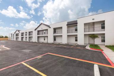 Main picture of 820 E Cedar Ave