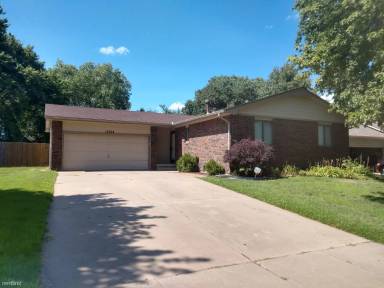 Main picture of 10224 W Carr St