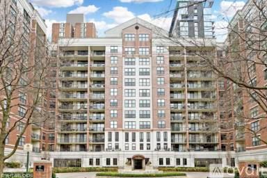 Main picture of 55 W Delaware Pl Apartments
