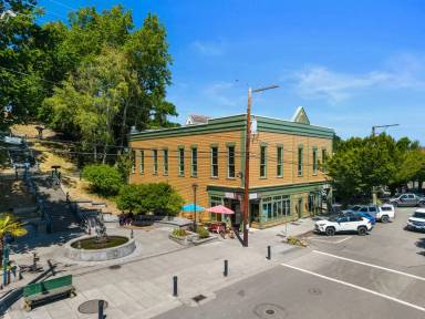 Main picture of 842 Washington St