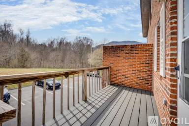 Main picture of 118 Lori Ann Dr