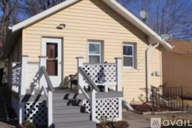 Main picture of 1030 Riley St