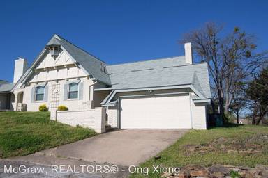 Main picture of 6006 S Oswego Ave