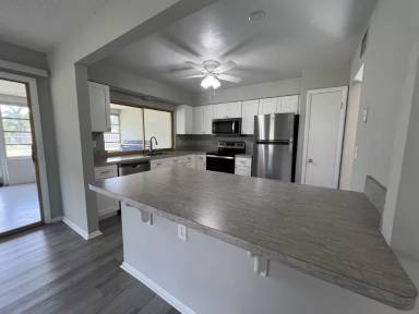 Main picture of 1920 W Lakeview Blvd