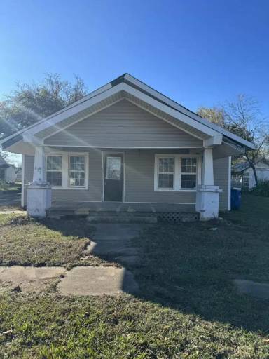 Main picture of 835 E Walnut St