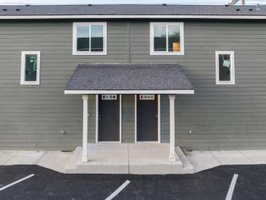 Main picture of 215 W 1st St