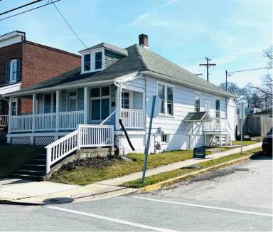Main picture of 1588 W King St