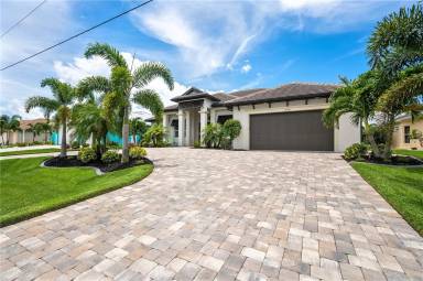 Main picture of 15746 Aqua Cir