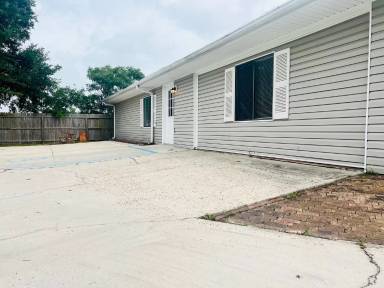 Main picture of 300 W 23rd Pl