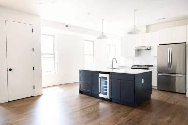 Main picture of 60-62 Trumbull St