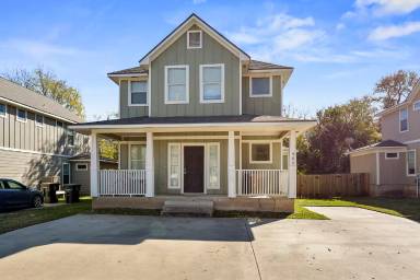 Main picture of 411 Foch St