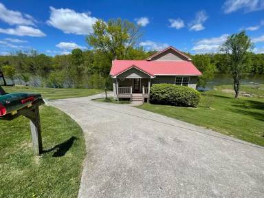 Main picture of 456 Cove Rd