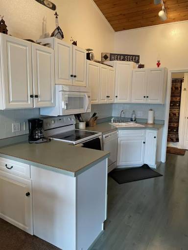 Main picture of 300 Bay Point Dr