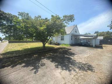 Main picture of 1990 Gilham Rd