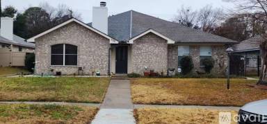 Main picture of 400 Crowe Dr