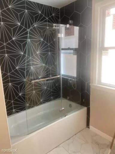 Main picture of 31 E 120th Pl
