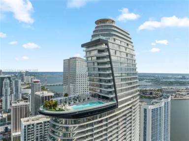 Main picture of 300 Biscayne Boulevard Way