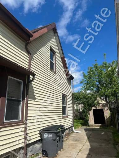 Main picture of 3932 Burnham Ave