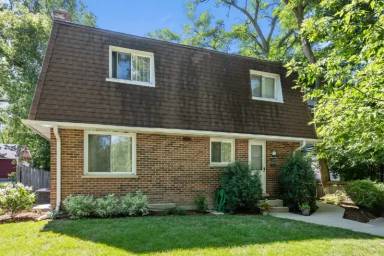 Main picture of 2500 Green Bay Rd