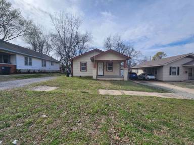Main picture of 810 N Market Ave