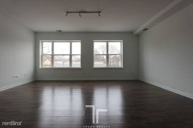 Main picture of 1544 W Glenlake Ave Apartments