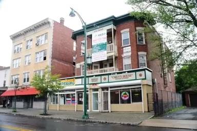 Main picture of 834 Park St