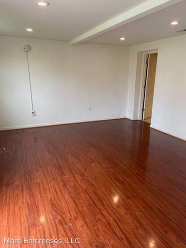 Main picture of 252 Oak Ave