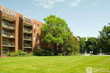 Main picture of 50 Broadlawn Park