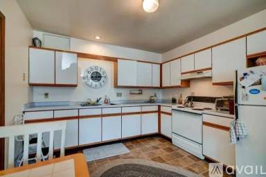Main picture of 100 Fish St
