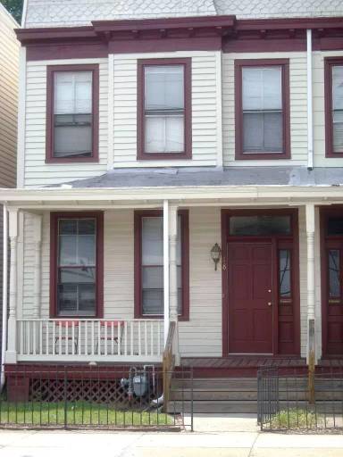 Main picture of 10 S Robinson St