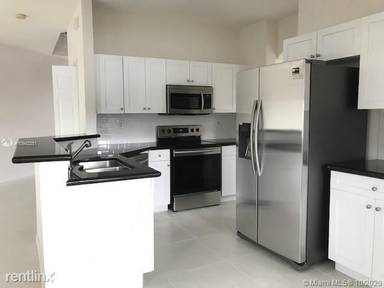 Main picture of 16568 SW 54th St