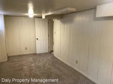 Main picture of 106 N Clark St