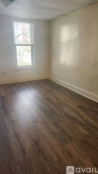 Main picture of 1637 Market St