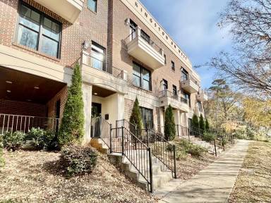 Main picture of 614 West Blvd