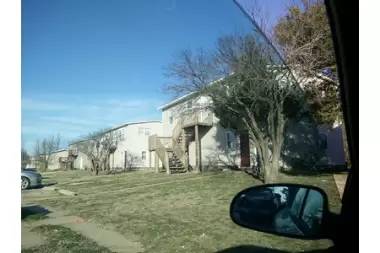 Main picture of 300 W 11th St