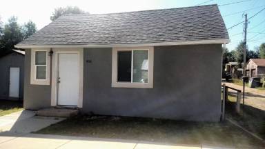 Main picture of 406 E 5th St