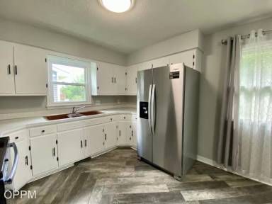 Main picture of 6219 N 66th St